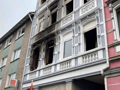 Zerstörte Fassade nach Brand in Höhscheid 2024