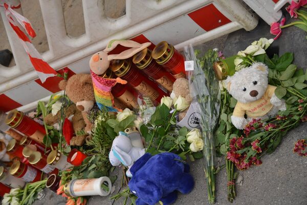 Anteilnahme, Blumen und Kerzen nach Unglück